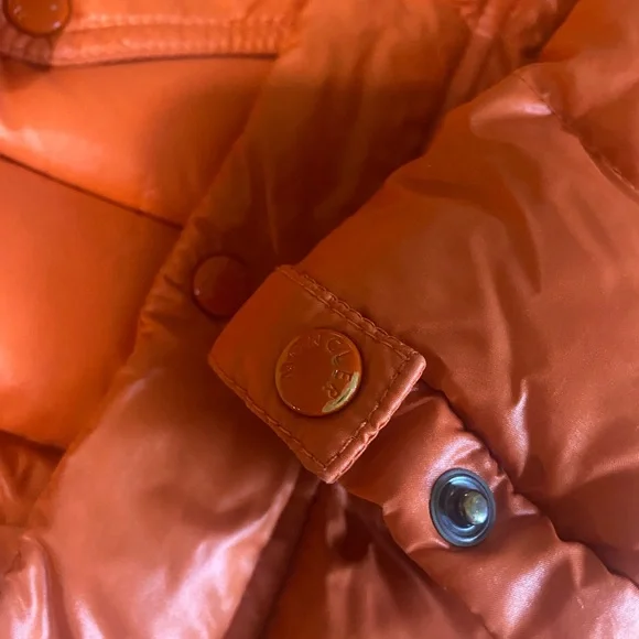 Moncler Puffer Coat with coyote Fur Trim - Picture 9 of 14